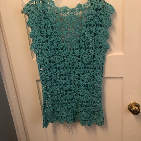 Elegant Crochet Women’s Top in Teal- perfect for those warm summer days. Used - Picture 9 of 10